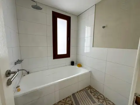 Casa en Venta con 6 cocheras