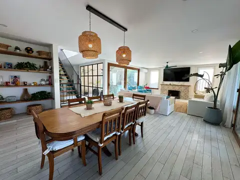 CASA EN VENTA 5 AMBIENTES A LA LAGUNA EN CANNING