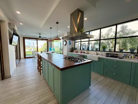 Casa 5 ambientes con 3 baños