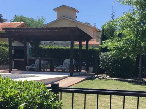 Casa de 3 Dormitorios con piscina