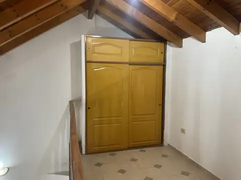 Casa en Alquiler con 1 cochera
