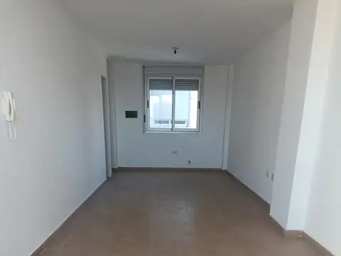 Mono con cochera en el centro (VENTA) Lisandro de la torre 3200