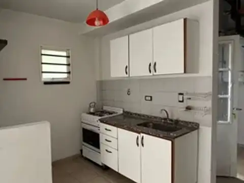 Venta PH 2 ambientes Con Patio En La Boca