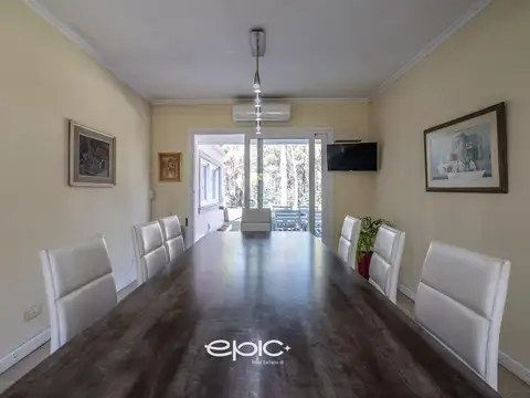 Casa 6 ambientes con 5 baños