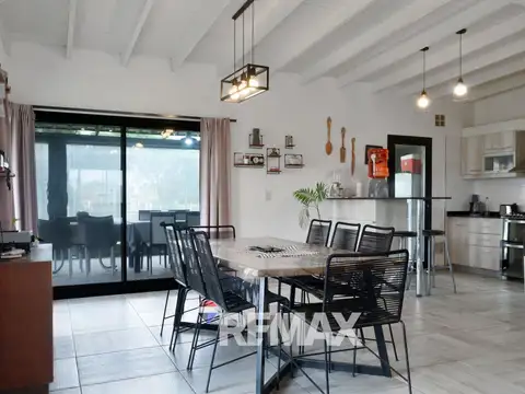Casa 4 ambientes con 2 baños