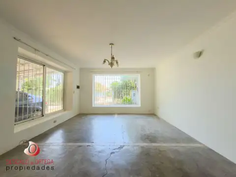 Casa 2 ambientes con 2 baños