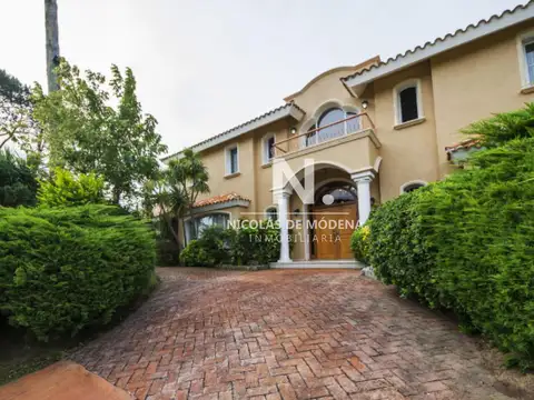 Casa en Beverly Hills de 4 Dormitorios en Punta del Este.