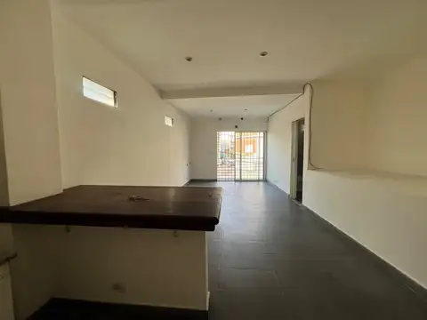 Depto Tipo Casa en Alquiler en Ramos Mejia, $ 350.000