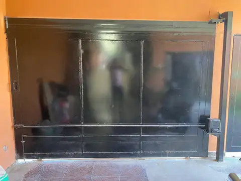 VENTA CASA 3 DORM, QUINCHO Y PILETA. LAMADRID 2600
