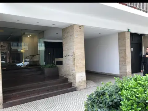 Departamento al frente 4 ambientes con cochera y baulera, 2 baños