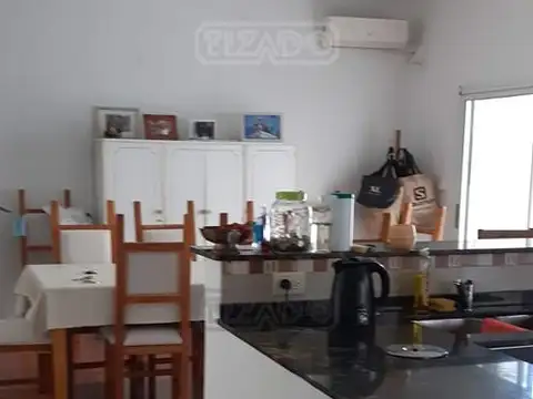 Casa 5 ambientes con 4 baños