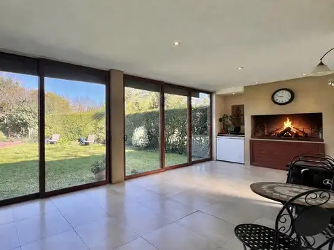 VENTA CASA 4 AMBIENTES CON GALERIA Y AMPLIO JARDÍN EN MANUEL ALBERTI - PILAR