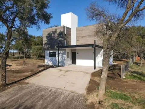 SE VENDE CASA EN VALLE DEL GOLF A ESTRENAR 