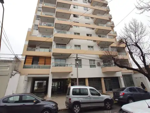Venta de Departamento dos (2) dormitorios, dos (2) baños   cochera. Edificio con pileta y SUM. Barri
