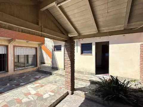 VENTA CASA 5 AMB C/COCH EN ISIDRO CASANOVA