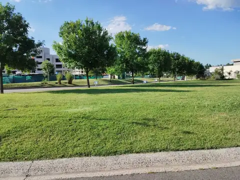 Venta de lote interno en esquina orientacion norte - LAGOON PILAR