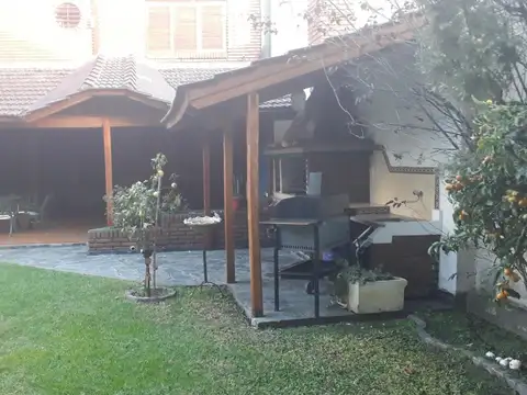 Casa 5 ambientes con 4 baños