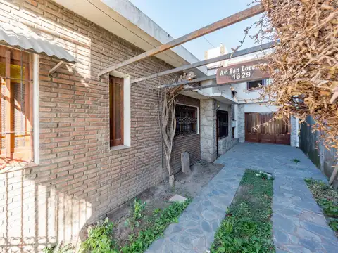 VENTA / PERMUTA - Casa -  4 dormitorios con local -  Capitán Bermúdez