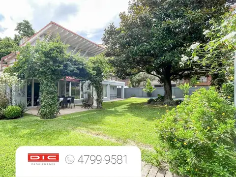 Chalet 8 dormitorios Venta - La Lucila-Vias/Libert.