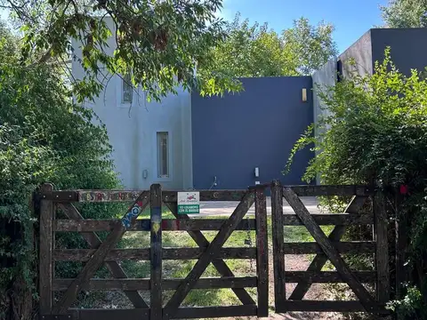 Barrio Las Lomadas a 200 metros de la entrada