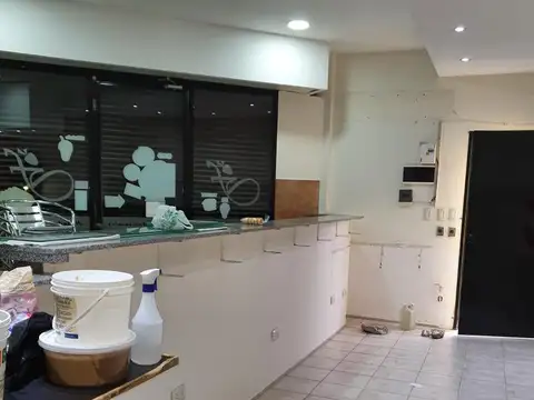 Local A LA  MUY BUENA UBICACION!