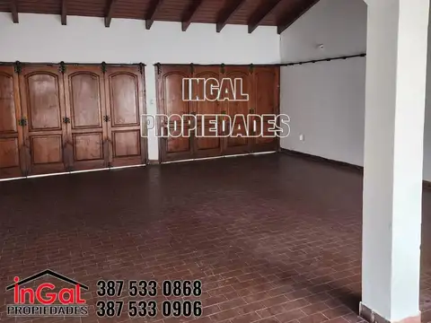 Casa en Venta con 2 cocheras