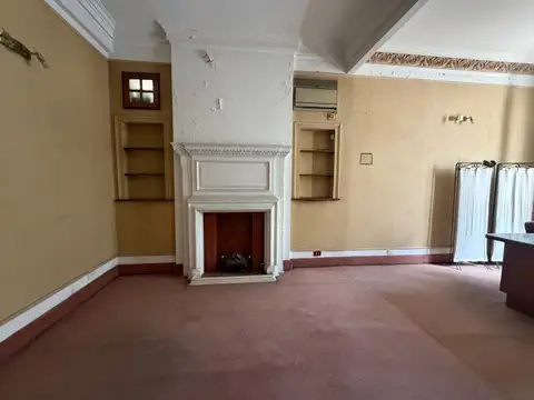 VENTA DE PISO ENTERO DE 6 AMBIENTES CON ARQUITECTURA DE ÉPOCA EN URUGUAY Y AV. CÓRDOBA
