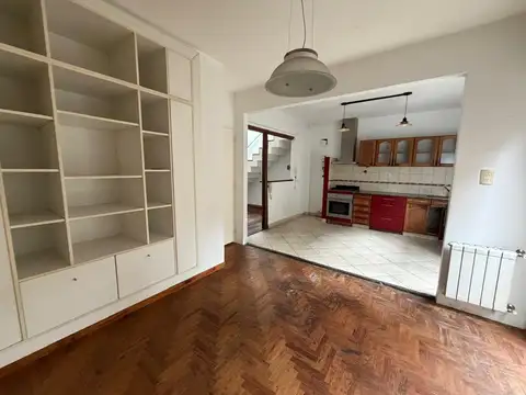 Depto Tipo Casa 4 ambientes con 2 baños