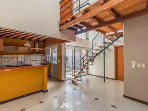 Casa 6 ambientes con 2 baños
