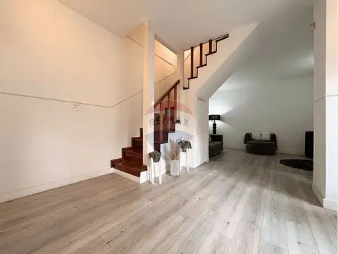 Depto Tipo Casa en Venta con 1 cocheras