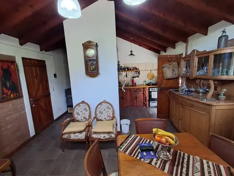 Villa Ciudad Parque. Casa de dos dormitorios sobre calle principal.