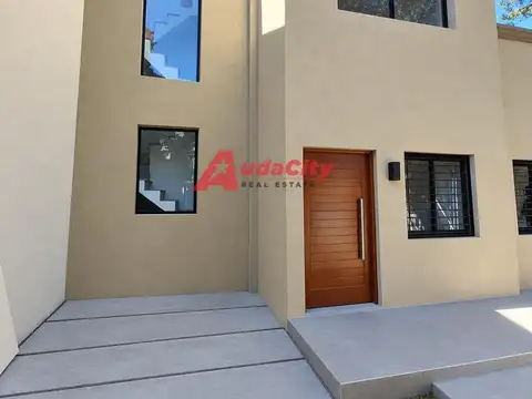 Casa Triplex 4 Ambientes con Cochera y Terraza en Venta en El Palomar FINANCIACIÓN