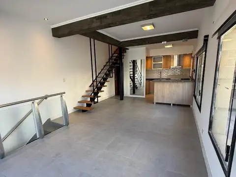 Depto Tipo Casa 4 ambientes con 2 baños