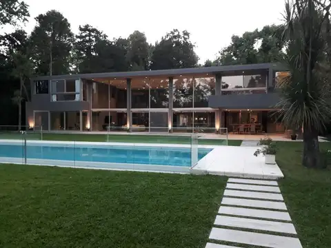 Casa 7 ambientes con 6 baños