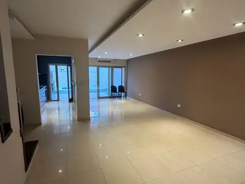   CASA EN VENTA – AMPLIA, MODERNA Y FUNCIONAL ?
