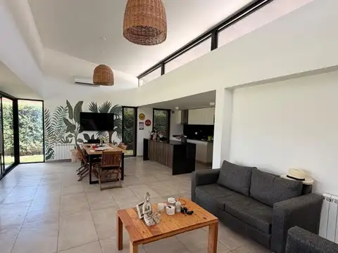 Casa en Venta con 4 cocheras