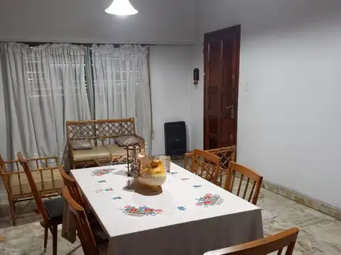 Casa 3 ambientes con 2 baños