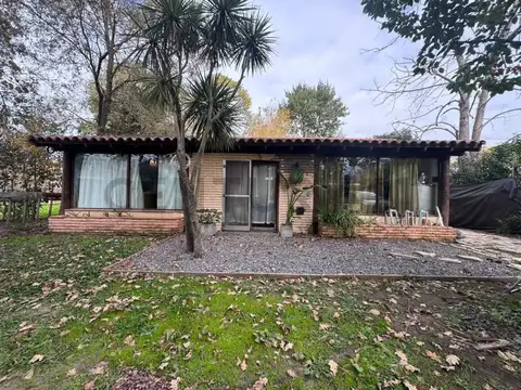 VENTA CASA 3 AMBIENTES CON GRAN PARQUE EN GENERAL LAS HERAS