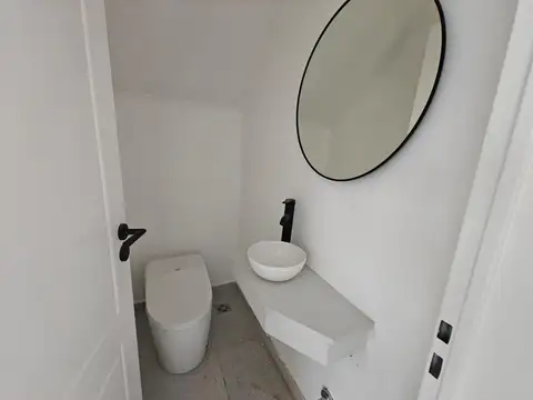 Casa 5 ambientes con 4 baños