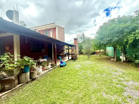 Casa en Venta con 2 cocheras