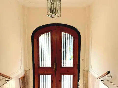 PISO EXCLUSIVO 2/3 DORMITORIOS COCINA Y LIVING. 2 BALCONES.