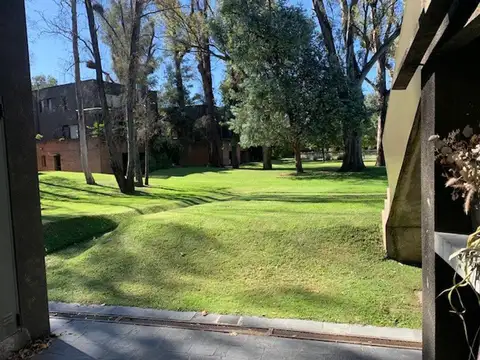 ALQUILER AMOBLADO  2 AMB. CONDOMINIO APART DEL PINAZO.  Temporario ó anual.