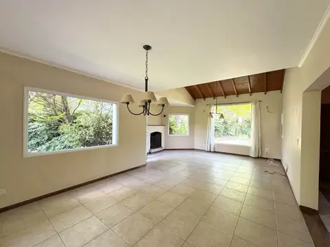Casa en Venta con 2 cocheras