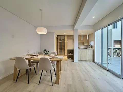 Depto Tipo Casa en Venta en Centro, USD 198.000