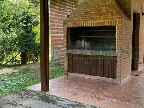 Casa 5 ambientes con 3 baños