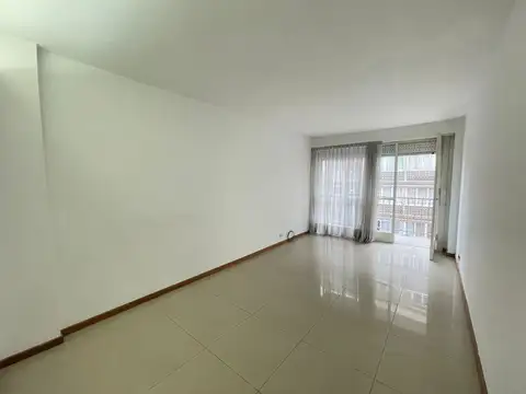 VENTA DEPARTAMENTO 2 AMB. FRENTE BALCON RECICLADO