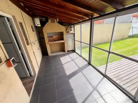 Casa 3 ambientes con 2 baños