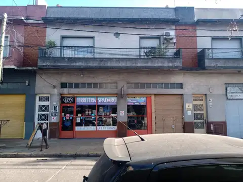 Villa Ballester: Local con Vivienda En 1º Piso