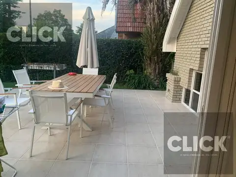 Casa 5 ambientes con 3 baños