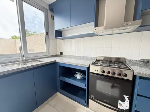 Depto Tipo Casa en Alquiler de 4 ambientes